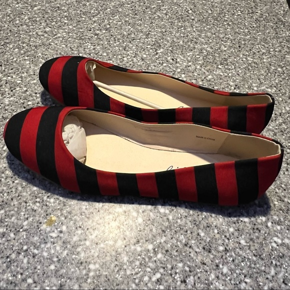 NWT size 11 Red and black  Lillybee flats - Picture 2 of 5